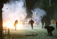 Πολυτεχνείο: Συνεχίζονται τα επεισόδια στη Θεσσαλονίκη- Πετροπόλεμος και προσαγωγές στα Εξάρχεια
