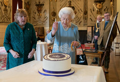 Βασίλισσα Ελισάβετ: Η τούρτα και η μουσική για το πλατινένιο Ιωβηλαίο 
