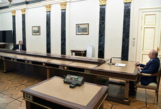 Ο Λαβρόφ «έπαθε» Μακρόν: Απόσταση 4 μέτρα στη συνέντευξη με Πούτιν