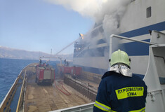 Euroferry Olympia: Συνεχίζονται οι έρευνες για τον εντοπισμό των 12 αγνοουμένων στο φλεγόμενο πλοίο