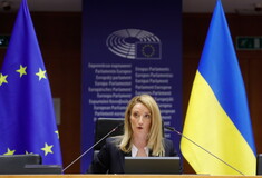 Καταχειροκροτούμενη η πρόεδρος στου ΕΚ στην Έκτακτη σύσκεψη- «Θα αντιμετωπίσουμε το μέλλον μαζί»