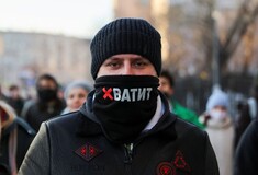DW: Οι Ρώσοι υποφέρουν από τις οικονομικές κυρώσεις
