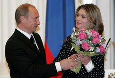 Ο Βλαντιμίρ Πούτιν "κρύβει" την ερωμένη του, Αλίνα Καμπάεβα και τα παιδιά τους στην Ελβετία