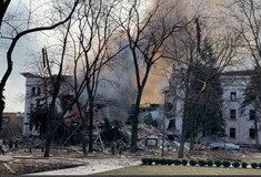 Μαριούπολη: Τουλάχιστον 1.000 άμαχοι είχαν βρει καταφύγιο στο βομβαρδισμένο θέατρο
