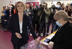 Εκλογές στη Γαλλία: Ψήφος στον Μακρόν από την συνυποψήφιά του Βαλερί Πεκρές