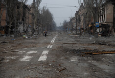 Ουκρανία: Αναφορές για επίθεση με χημικά στη Μαριούπολη- Ο Ζελένσκι προειδοποιεί για νέο στάδιο τρόμου