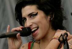 Amy Winehouse: Για πρώτη φορά σε βινύλιο η εμβληματική της εμφάνιση στο Glastonbury το 2007