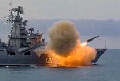 Ουκρανία: Εκρήξεις στη ρωσική ναυαρχίδα Moskva - Πτώματα με δεμένα χέρια στο Σούμι