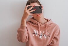 BeReal, η νέα μανία της Gen Z: Ένα app καλεί να γίνουμε «αληθινοί»- σε 2 λεπτά και χωρίς φίλτρα