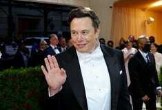 Elon Musk Plans to Take Twitter Public a Few Years After Buyout