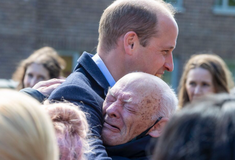 Ο πρίγκιπας Γουίλιαμ θύμισε την Νταϊάνα -Αγκάλιασε ηλικιωμένο που έκλαιγε