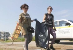 Θεσσαλονίκη: Ουκρανοί καθάρισαν τμήμα της παραλίας ως ένδειξη ευγνωμοσύνης για τη φιλοξενία