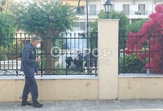 Καλαμάτα: Συνελήφθη άνδρας με σιδερολοστό που εισέβαλε στο προαύλιο της Τράπεζας της Ελλάδος