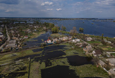Η πλημμύρα που «βοήθησε» να σωθεί το Κίεβο τώρα δημιουργεί άλλα προβλήματα