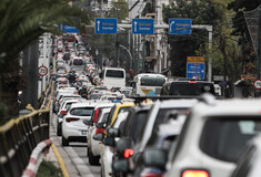 Explainer: Αυξάνονται τα αυτοκίνητα που ξεμένουν από βενζίνη στη μέση του δρόμου, στην Αττική