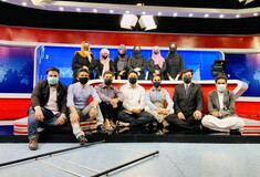 Αφγανιστάν: Άνδρες παρουσιαστές με μάσκες στον «αέρα» - Αλληλέγγυοι στις συναδέλφους τους μετά τη διαταγή των Ταλιμπάν 