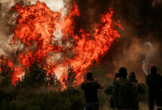 Φωτιά στη Βαρυμπόμπη: Διαψεύδει ο ΑΔΜΗΕ ότι η πυρκαγιά προκλήθηκε από πυλώνα υψηλής τάσης