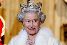 70 πράγματα που γνωρίζουμε για τη Βασίλισσα Ελισάβετ– Από τα κορν φλέικς μέχρι τον Τζέιμς Μποντ