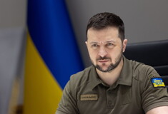 Ζελένσκι κατά Μακρόν: «Ποια ταπείνωση της Ρωσίας; Σκοτώνουν Ουκρανούς εδώ και 8 χρόνια»
