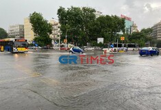 Ισχυρή καταιγίδα και χαλάζι στη Θεσσαλονίκη – Δρόμοι «ποτάμια» και κυκλοφοριακά προβλήματα