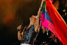 Ο Χάρι Στάιλς βοήθησε φαν να κάνει coming out στη συναυλία του στο Γουέμπλεϊ
