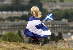 Παιδί με τη σημαία της Σκωτίας