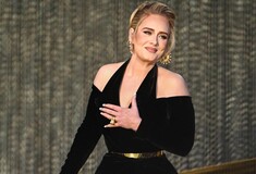 Εκθαμβωτική με δημιουργία Σκιαπαρέλι η Adele αποθεώθηκε σε φεστιβάλ στο Χάιντ παρκ 