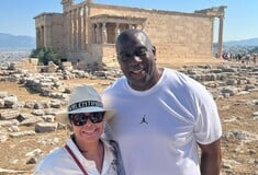 Στην Ελλάδα ο Μάτζικ Τζόνσον - Ξετρελάθηκε με την Ακρόπολη ο πρώην μπασκετμπολίστας του ΝBA