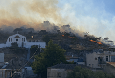 Φωτιά στη Σαλαμίνα: Τρία μέτωπα σε μία ώρα - Νέο μήνυμα του 112