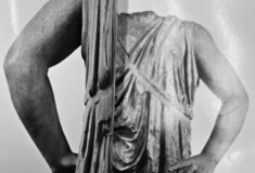 [ΚΟΡΠΟΥΣ, ΧΧΙ-ΧΧΙΙ]: Ένα photo book που επαναπροσδιορίζει τη σχέση μας με την Αρχαιολογία 