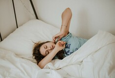 Συμβουλές για καλό ύπνο: Τα πέντε φαγητά και ποτά που καλύτερα να αποφύγετε πριν κοιμηθείτε