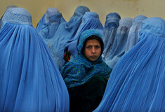 Αφγανιστάν: Ταλιμπάν διέλυσαν, πυροβολώντας στον αέρα, μια διαδήλωση γυναικών 