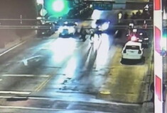 Σικάγο: Αυτοκίνητο έπεσε πάνω σε πλήθος –Εκσφενδονίστηκαν τραυματίες στον αέρα