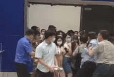 Σκηνές πανικού σε Ikea στη Σαγκάη – Έτρεχαν να «δραπετεύσουν» μετά την ανακοίνωση lockdown