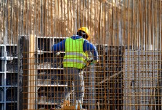 Καύσωνας: Τι προβλέπει ο νόμος για την προστασία των εργαζομένων από τη θερμική καταπόνηση