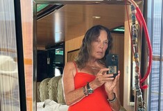 Η Νταϊάν φον Φίρστενμπεργκ ποζάρει με μαγιό στο Instagram: «Selfie στα 75;»