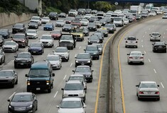 Η Καλιφόρνια απαγορεύει την πώληση νέων βενζινοκίνητων αυτοκινήτων