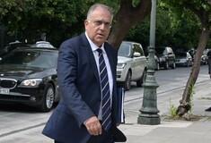 Τάκης Θεοδωρικάκος: Επίθεση με μπογιές στο πολιτικό του γραφείο- «Κανείς δεν πτοείται»