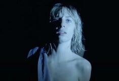 Αρκεί η γυμνή Maya Hawke να «ξεπλύνει» τον Μπαλτίς;