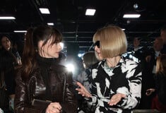 Η Αν Χάθαγουεϊ πήγε στη NYFW αλά «Devil Wears Prada», κάθισε με την Άννα Γουίντουρ και γυρίσαμε 17 χρόνια πίσω