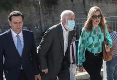 Ο Πέτρος Φιλιππίδης με μάσκα πάει στη δίκη