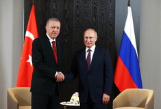 Έπαινοι Πούτιν για τον Ερντογάν: Συμβάλλει στο να τελειώσει ο πόλεμος