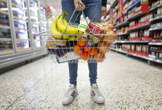 ΙΕΛΚΑ: 2 στους 3 καταναλωτές μείωσαν τις αγορές τροφίμων και την κατανάλωση ρεύματος