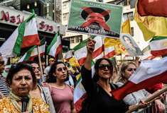 Η Μάχσα νεκρή, οι υπόλοιπες στους δρόμους: Για πρώτη φορά στο Ιράν οι γυναίκες εξεγείρονται μαζικά για την απελευθέρωση τους