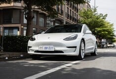 Η Tesla ανακαλεί 1,1 εκατομμύρια οχήματα με πρόβλημα στα ηλεκτρικά παράθυρα