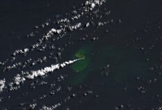 Ένα μικροσκοπικό νησί εμφανίστηκε στη μέση του Ειρηνικού μετά από έκρηξη υποθαλάσσιου ηφαιστείου