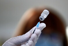 Θεμιστοκλέους: Ανοίγει το απόγευμα η πλατφόρμα για τα επικαιροποιημένα εμβόλια