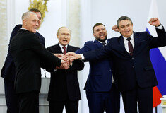 Ο Βλαντίμιρ Πούτιν με τους ηγέτες των περιοχών που προσαρτήθηκαν