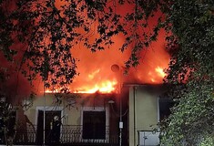 Κοζάνη: Καταστράφηκε ολοσχερώς τμήμα του ιστορικού δημαρχείου Σερβίων μετά από φωτιά