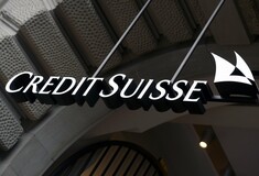 Σε ιστορικό χαμηλό οι μετοχές της Credit Suisse – Φόβοι για νέα Lehman Brothers